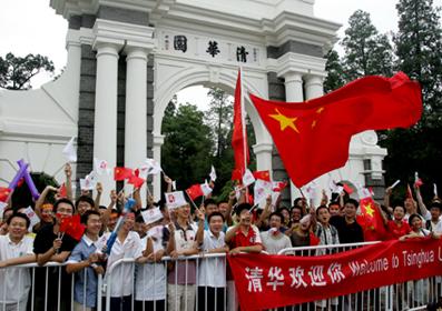 Tsinghua Welcomes Olympic Women Marathon Athletes