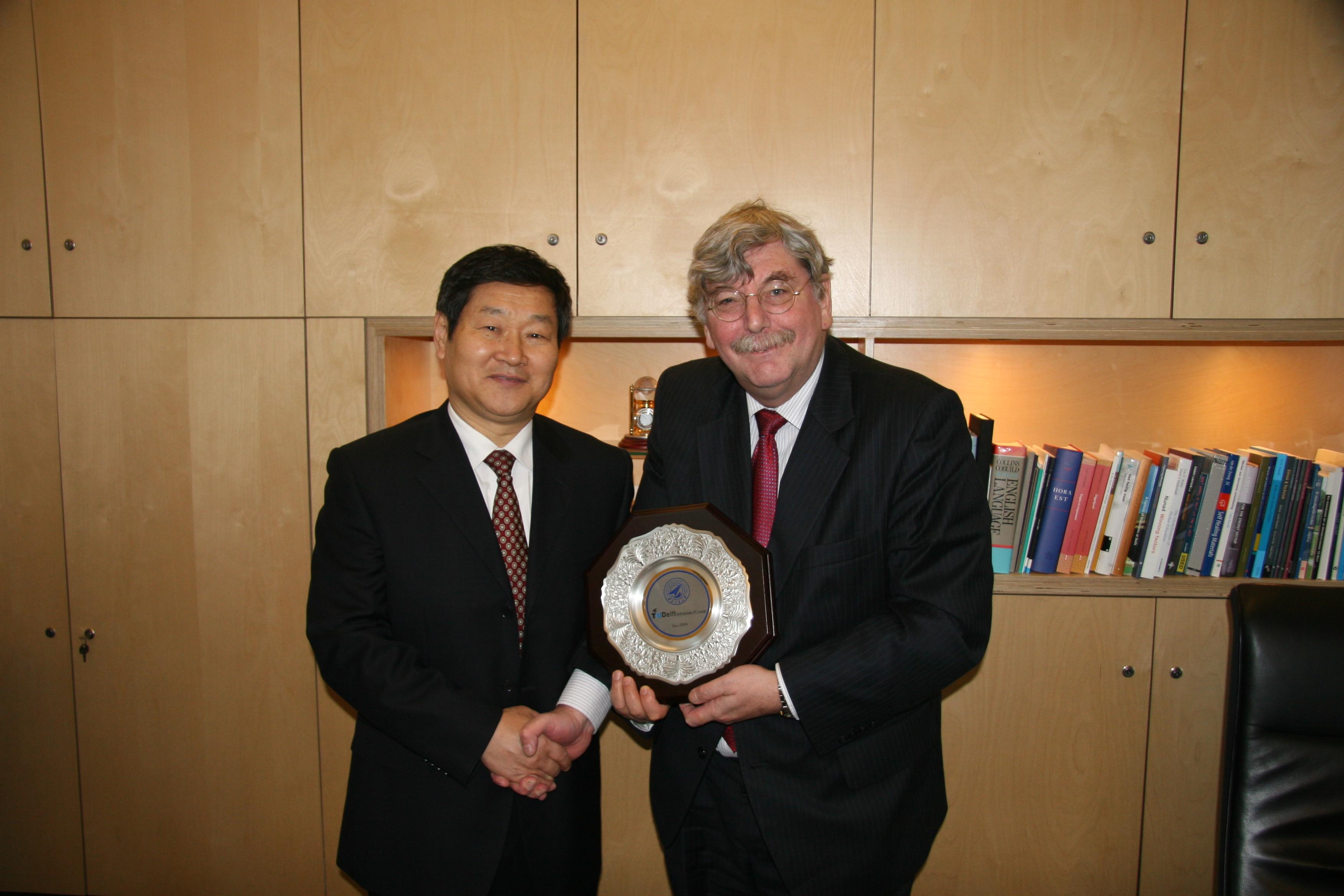 Professor Ye Jinfu Visits Dutch and German Universities and Institutions