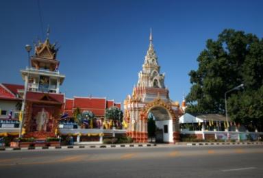 Myanmar quake damages Chiang Rai   s historic pagodas