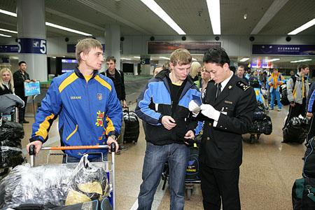 Speedy Customs Clearance for Ukraine Winter Universiade Delegation(with photo)