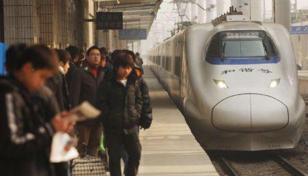 Railway passengers reach peak as New Year holidays end