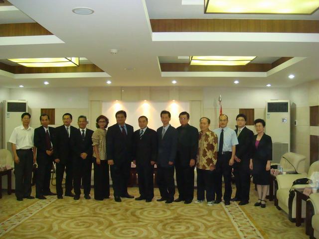 Delegation of Indonesian Department of Foreign Affairs visiting Jinan University