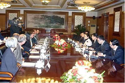 JP Morgan Group delegation visits Dalian