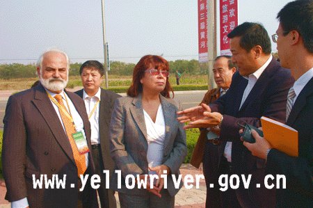 Spanish Environment Minister Mrs. Cristina Narbona investigated the Yellow River Estuary