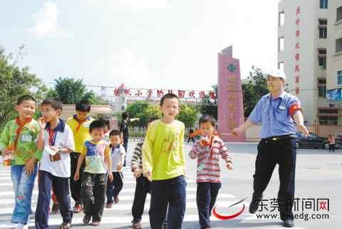 Children of migrant workers receive education subsidy