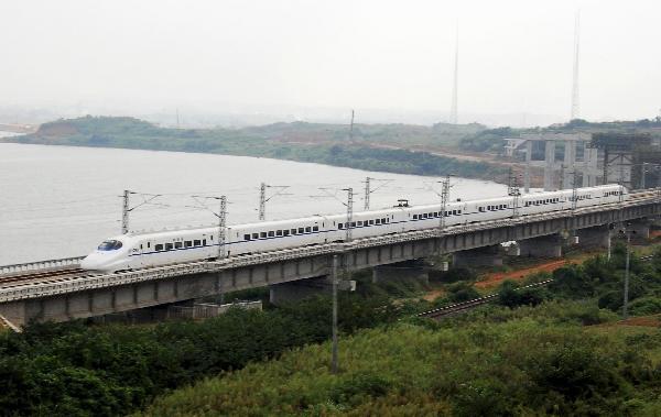 Nanchang-Jiujiang Intercity High-speed Railway Put into Operation