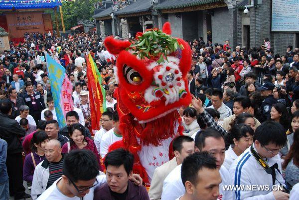 Lion dance in Guangzhou