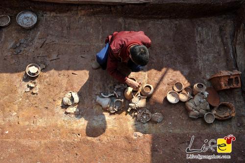 Ancient Tombs Unearthed in GZ