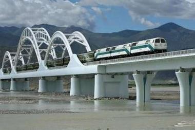 Qinghai-Tibet Railway begin operation