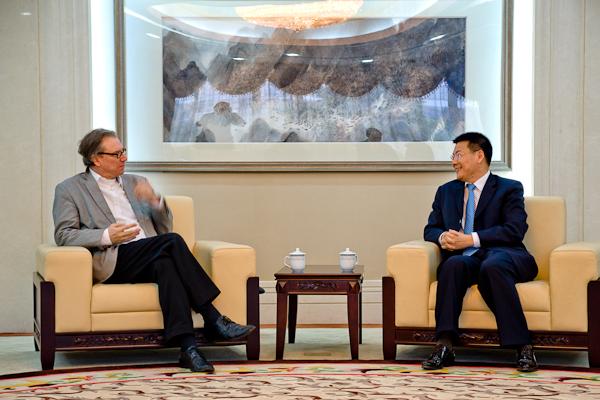 President  Zhong  Weihe  Meets  with  Experts  from  CIUTI