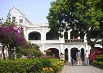 Mr. Chen Jiageng travels in the former residence  Xiamen of China