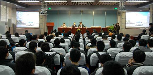 Osamu Masuko of Mitsubishi Motors Gives a Lecture in Hunan University