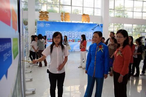 Donation Ceremony of Fong Yun Wah Foundation Held at SCAU