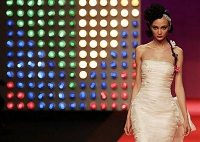 Spain: Barcelona Bridal fashion week in spotlight