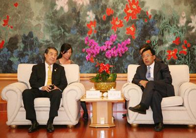 Li Wancai meets guests for cooperation and common development