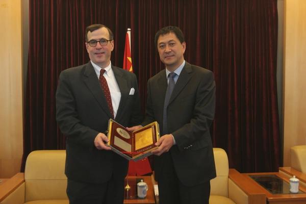 Sui  Guangjun  Meets  with  US  Former  Vice-Minister  of  Commerce  Department