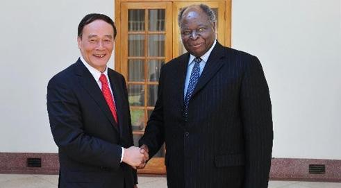 Visiting Chinese Vice Premier Holds Talks with Kenyan President