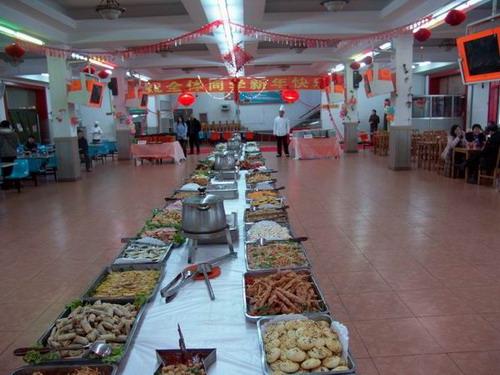 The School Leaders Celebrated the Chinese New Year's Eve together with the Students