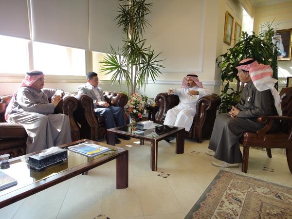 China-Saudi joint work team inspected the infrastructure projects undertaken by Chinese company in Eastern Province