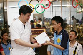 Making an appointment with the President at table tennis