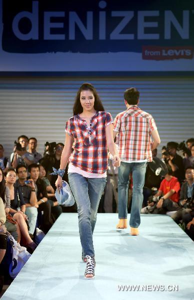 Jeans fashion show held in Shanghai