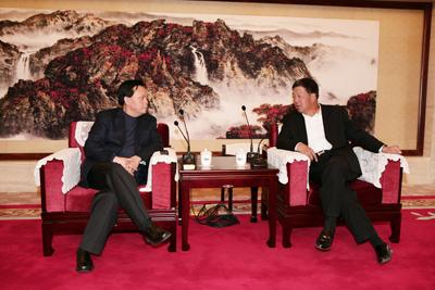 President Shen Meets with Officials from Handan