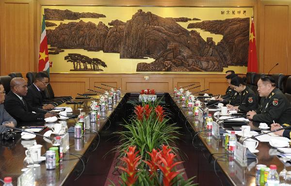 Chinese defense minister meets Surinamese military delegation