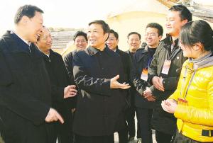 Li Yuanchao Visited College-graduate village officials in Xuzhou