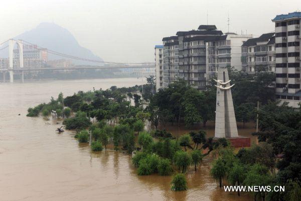 S China's Liujiang River passes through flood peak