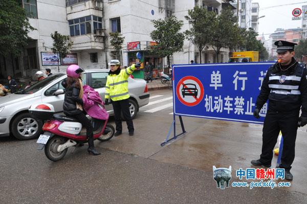 Traffic Control in Good Order in 1st Day