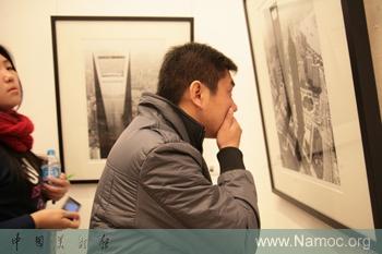 Deke Erh holds a photographic exhibition