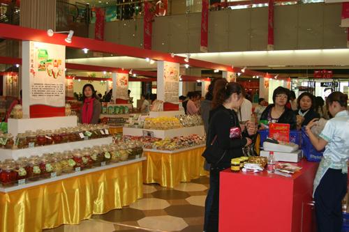 A Large Sichuan Products Exhibition Held by Beijing Hualian and Beijing Office of Sichuan Province