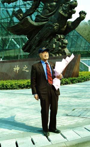 98-year-old Member of Flying Tigers Reminisced about the Past at Nanjing Memorial Hall of Anti-Japanese Aviation Martyrs