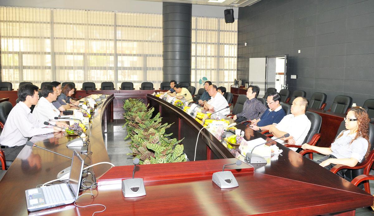 Members of Provincial Ethnic and Religious Affairs Committee Visit GDUT