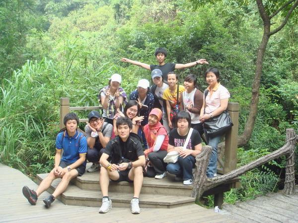 Our School   s international Students Visiting Danxia Mountain