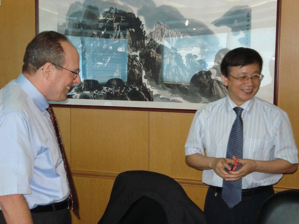 The Vice-president of University of Chicago Donald Levy was invited to visit USTC