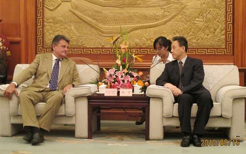 Wei Hong Meets with Minister of Brussels-Capital Region