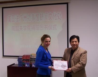 GZ U.S. Consulate General donated Original Edition English Books to Shaoguan University