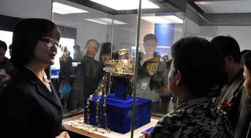 Hunan, Guangxi, Guizhou Miao Silver Ornaments Exhibition Unveiled in Changsha