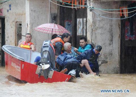 Typhoon Fanapi brings heaviest rains in a century to Guangdong
