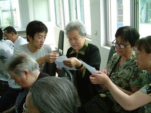 Senior citizens love learning English