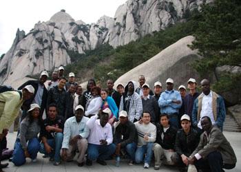 Foreign Students of Hohai University Traveled to Tianzhu Mountain
