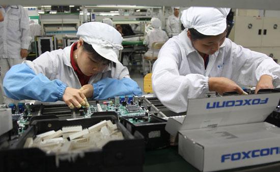 Foxconn raises workers' pay by 30% after suicides