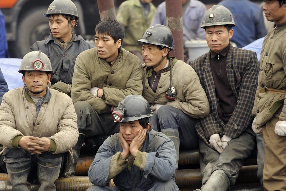 Picture  news  for  the  China  mine  disaster
