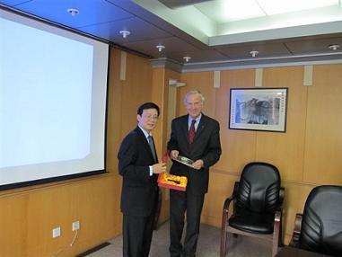 President Hou Jianguo Meets with President Barke of Leibniz Universit   t Hannover