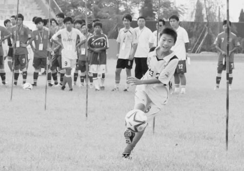 The 1st Zhejiang Campus Football League for Teenagers was held in Shaoxing