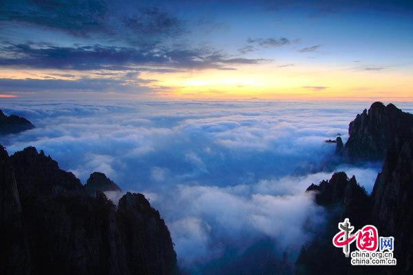 Splendid cloud sea of Huangshan Mountain