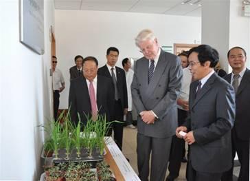 Icelandic President Visits CAS Institutes in Kunming