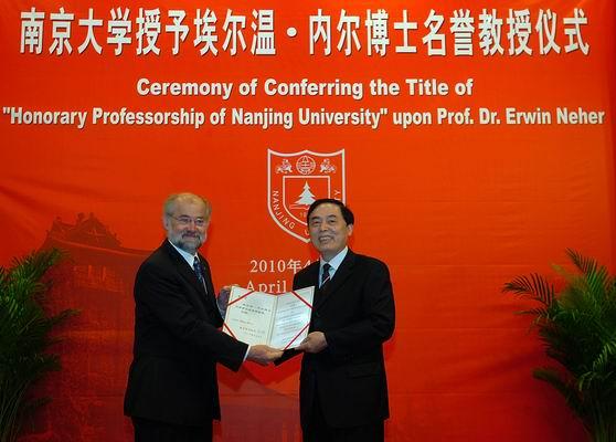 Nobel  Laureate  Erwin  Neher  Awarded  Honorary  Professorship  of  Nanjing  University