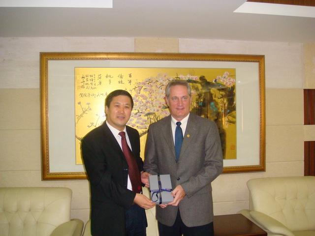 Chancellor Brian Levin-Stankevich of University of Wisoncin Eau Claire Visiting Jinan University